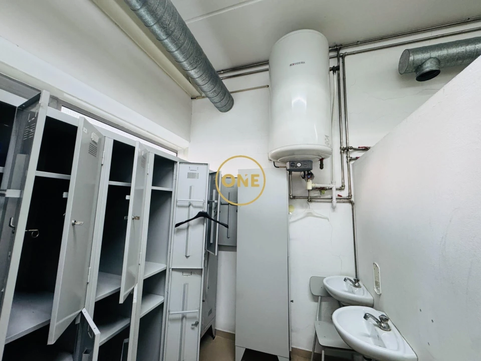 Armazém para Arrendamento em Lordelo Foto 17