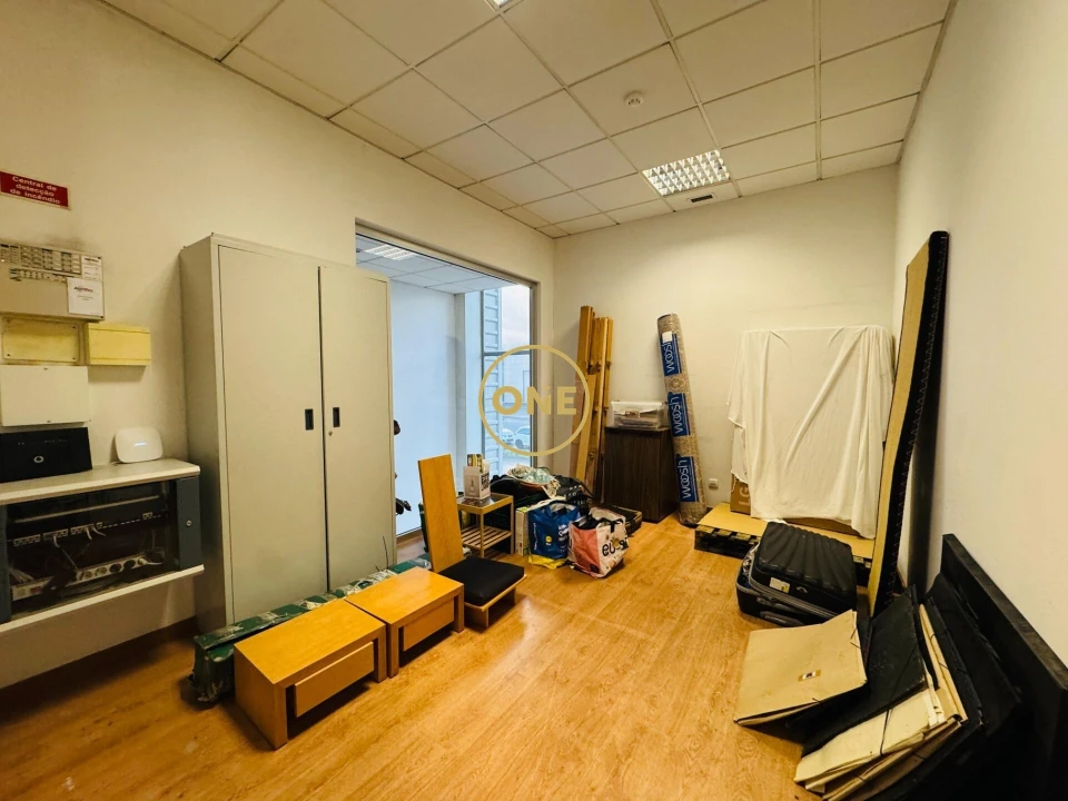 Armazém para Arrendamento em Lordelo Foto 7