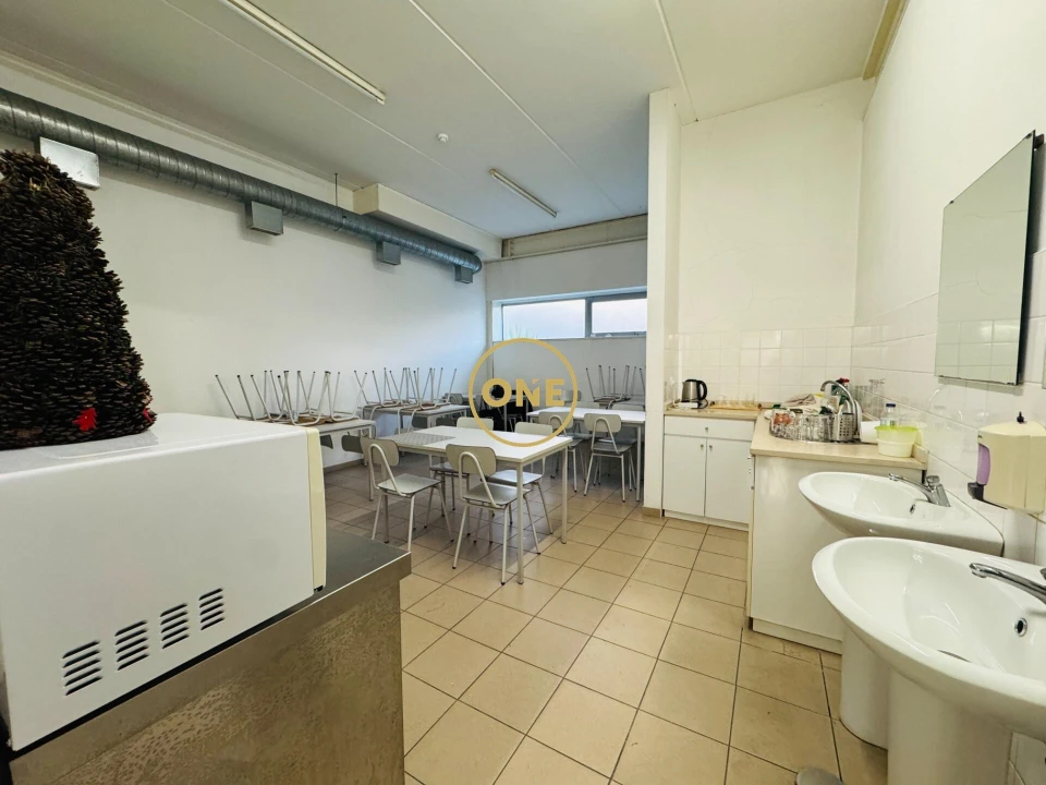 Armazém para Arrendamento em Lordelo Foto 6