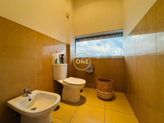 Armazém para Arrendamento em Lordelo Foto 8