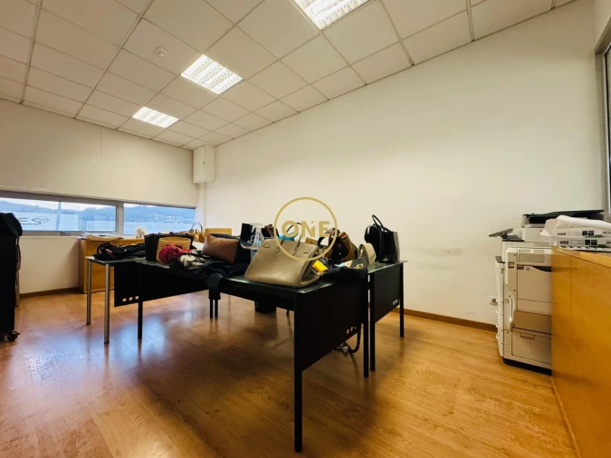 Armazém para Arrendamento em Lordelo Foto 2