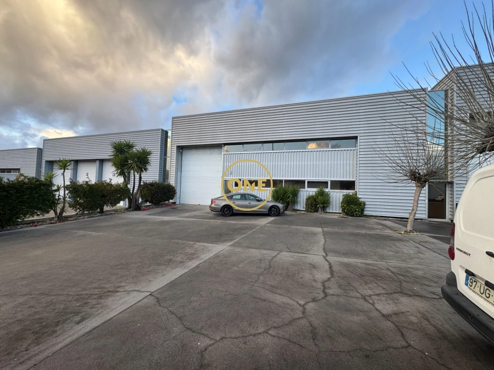 Armazém para Arrendamento em Lordelo Foto 1