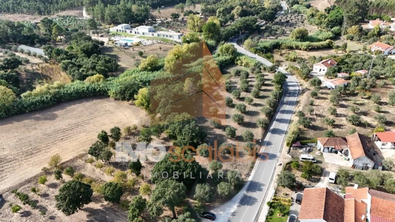 Terreno para Venda em Alcanede Foto 3