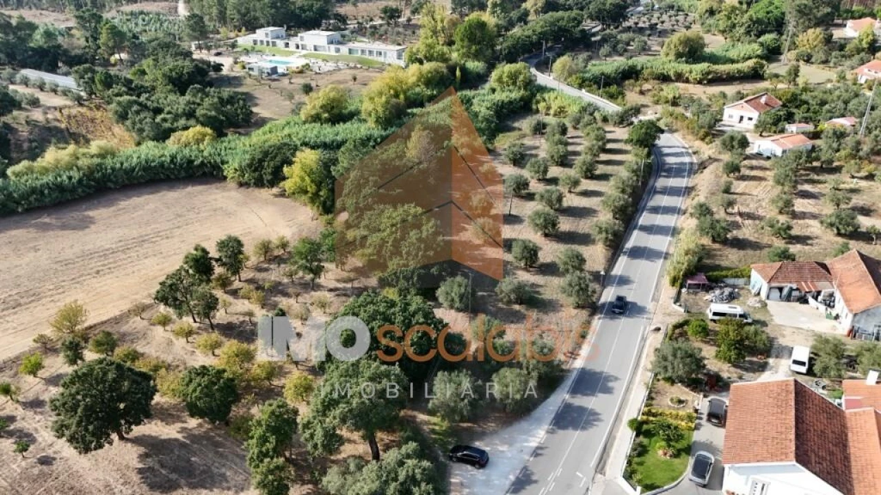 Terreno para Venda em Alcanede Foto 1