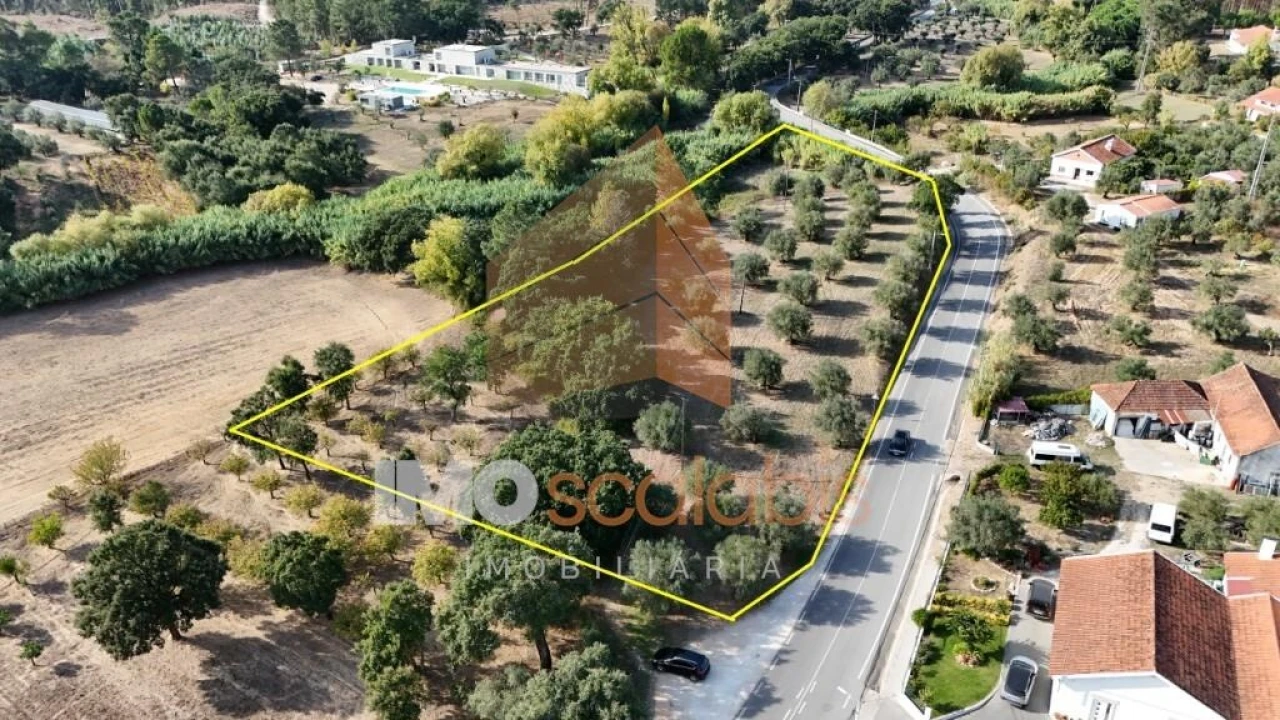 Terreno para Venda em Alcanede Foto 2