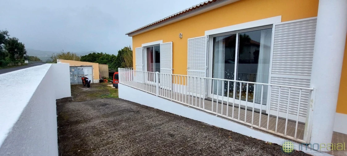 Moradia T4 para Venda em Praia do Almoxarife Foto 3