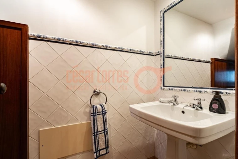 Moradia T4 para Venda em São Felix da Marinha Foto 4