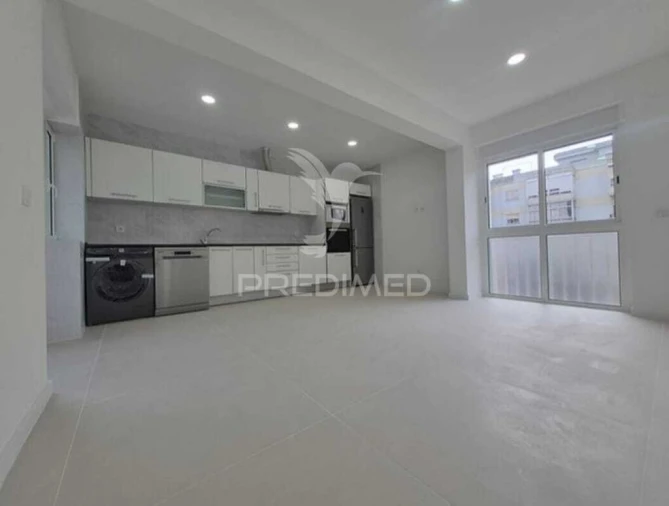 Apartamento T2 para Venda em Laranjeiro e Feijó Foto 3