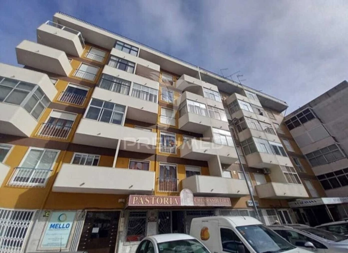 Apartamento T2 para Venda em Laranjeiro e Feijó Foto 1