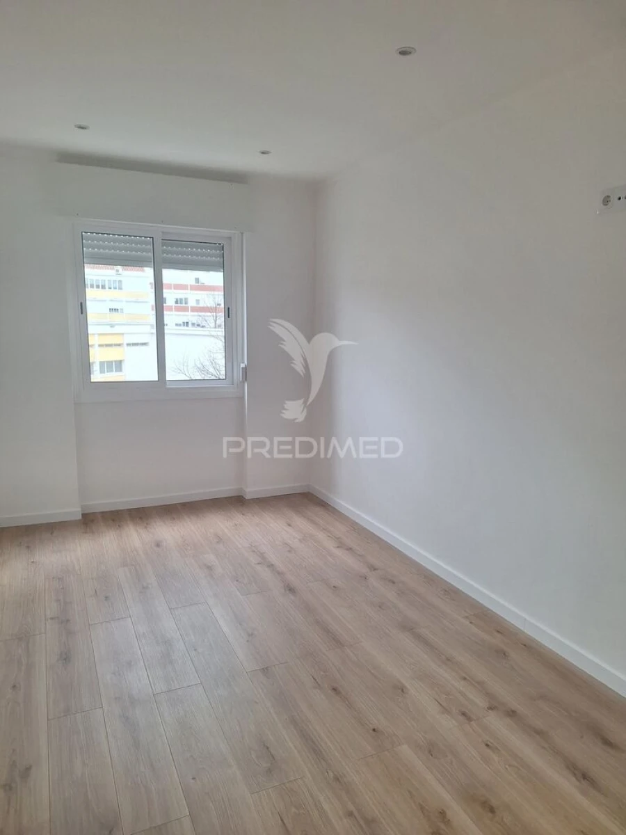 Apartamento T3 para Venda em Alfragide Foto 15