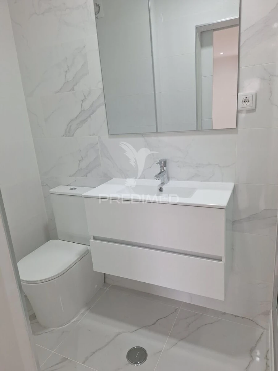 Apartamento T3 para Venda em Alfragide Foto 9