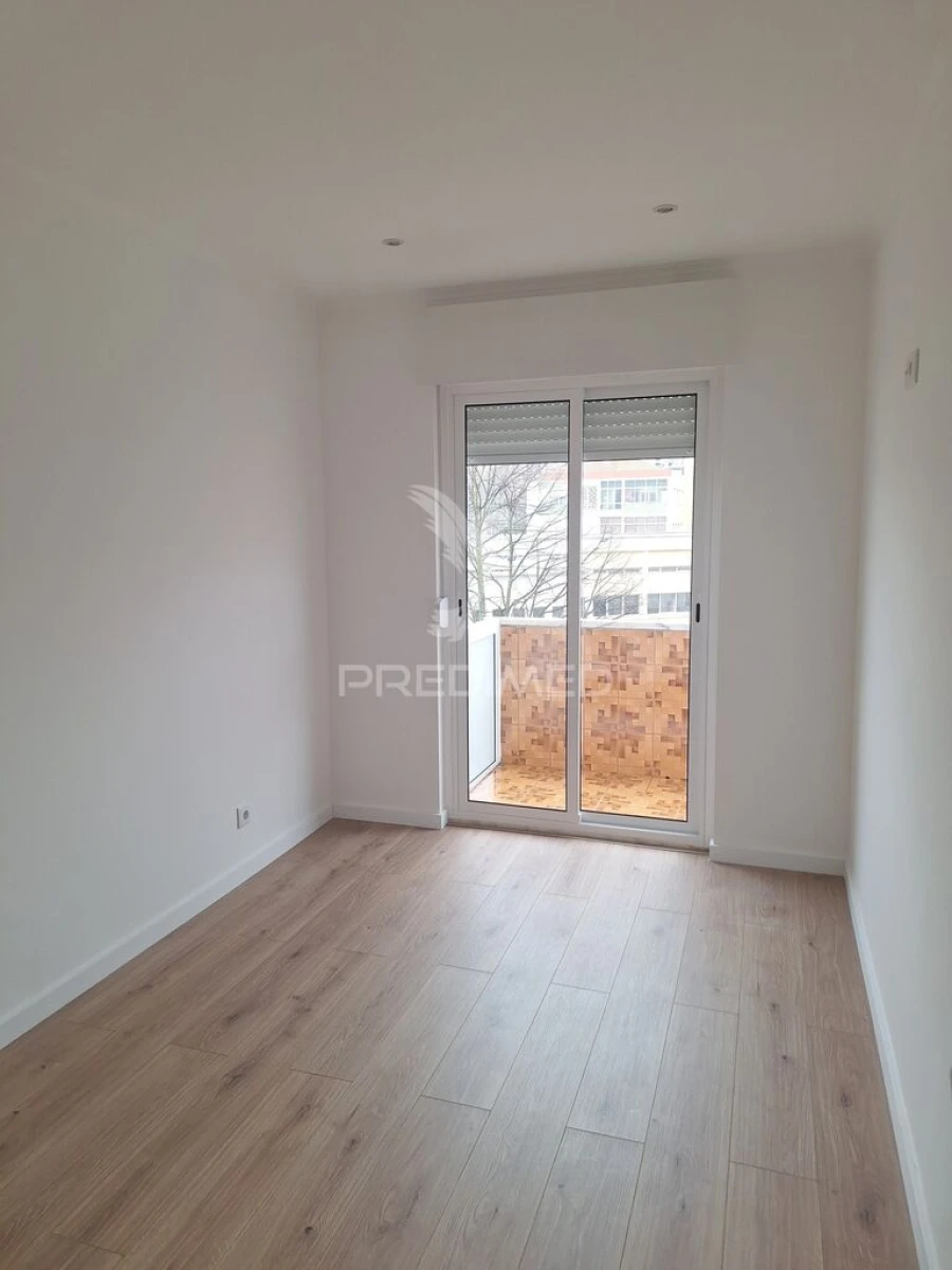 Apartamento T3 para Venda em Alfragide Foto 14