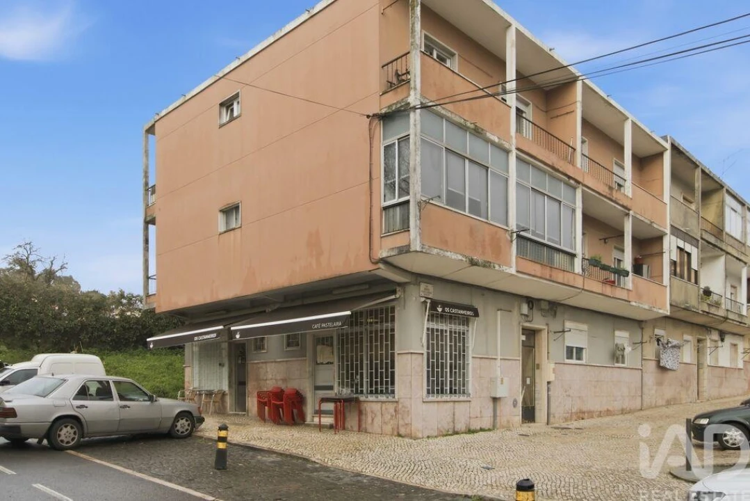 Apartamento T2 para Venda em Ramada e Caneças Foto 32
