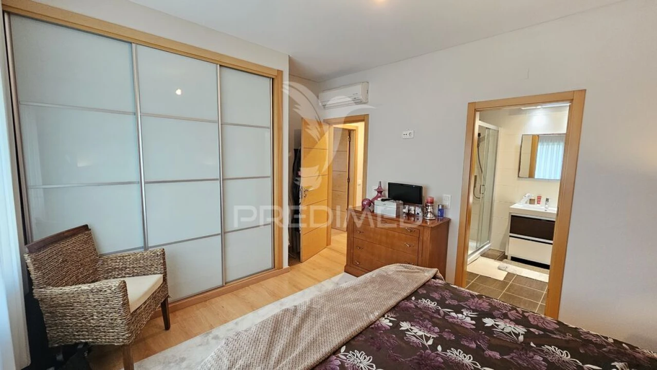 Apartamento T4 para Venda em Portimão Foto 5