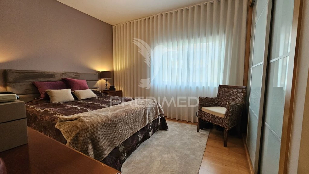 Apartamento T4 para Venda em Portimão Foto 4