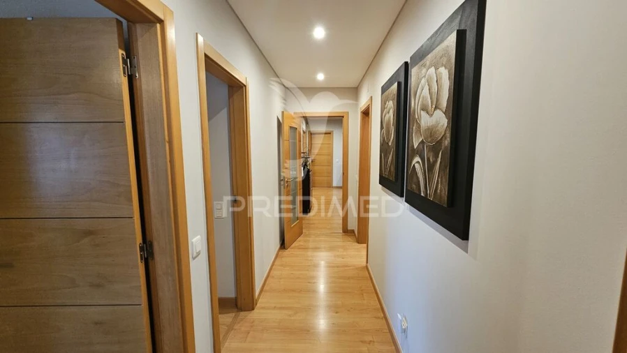 Apartamento T4 para Venda em Portimão Foto 6