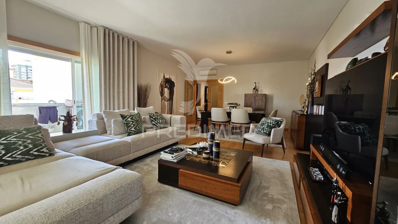 Apartamento T4 para Venda em Portimão Foto 9