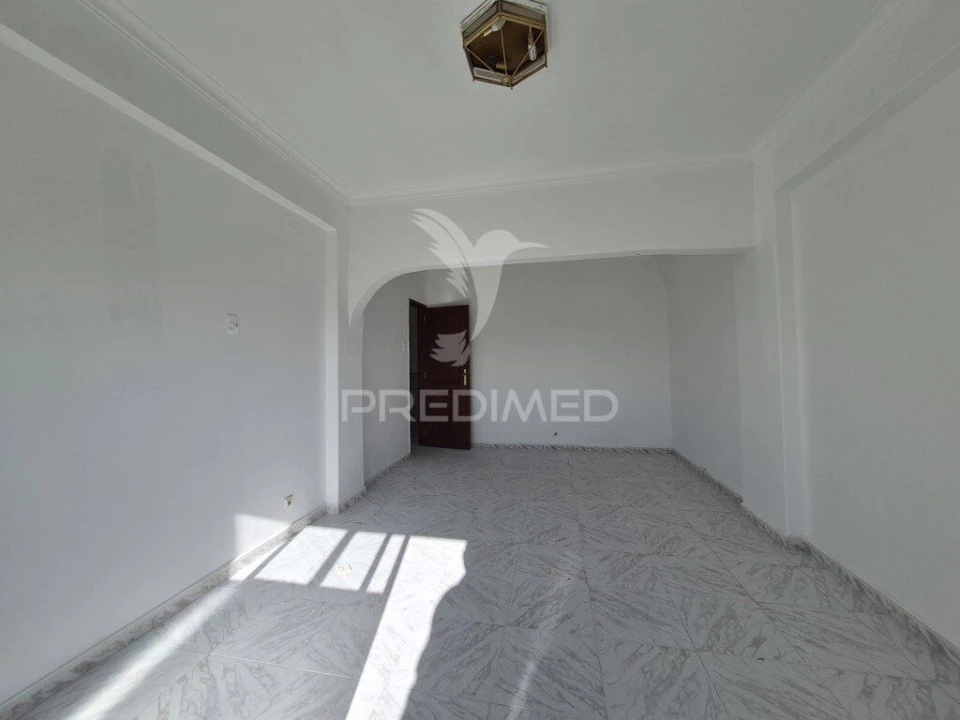 Apartamento T2 para Venda em Agualva e Mira-Sintra Foto 6