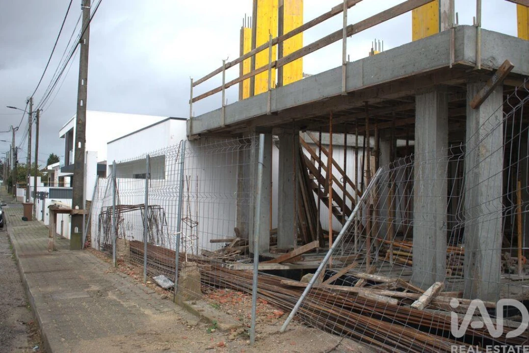 Moradia T4 para Venda em Amora Foto 8