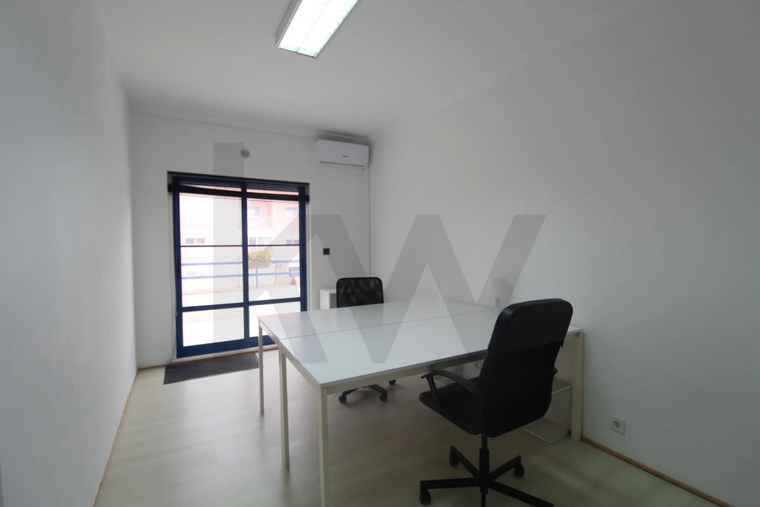 Escritório para Arrendamento em São Domingos de Rana Foto 7