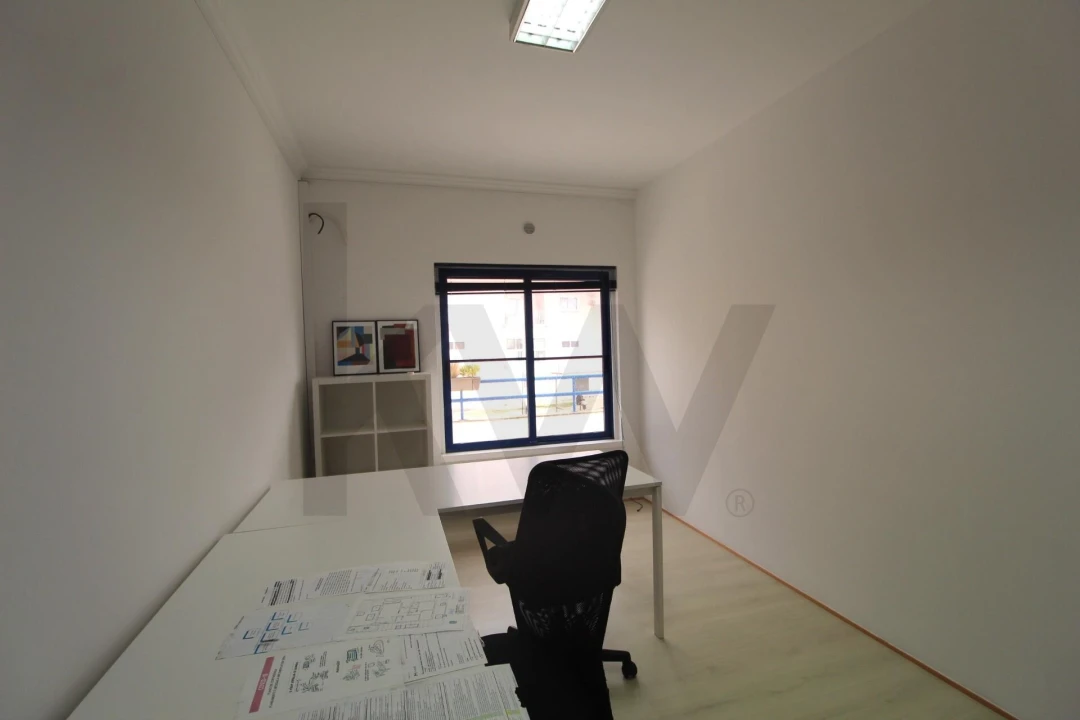 Escritório para Arrendamento em São Domingos de Rana Foto 1