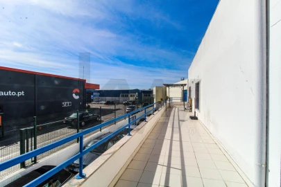 Escritório para Arrendamento em São Domingos de Rana