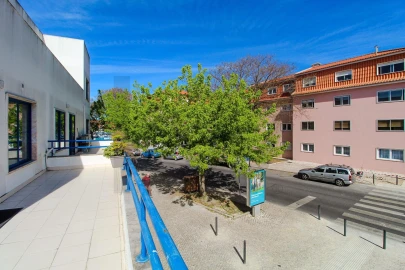 Escritório para Arrendamento em São Domingos de Rana