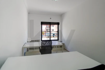 Escritório para Arrendamento em São Domingos de Rana