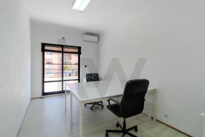 Escritório para Arrendamento em São Domingos de Rana