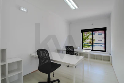 Escritório para Arrendamento em São Domingos de Rana