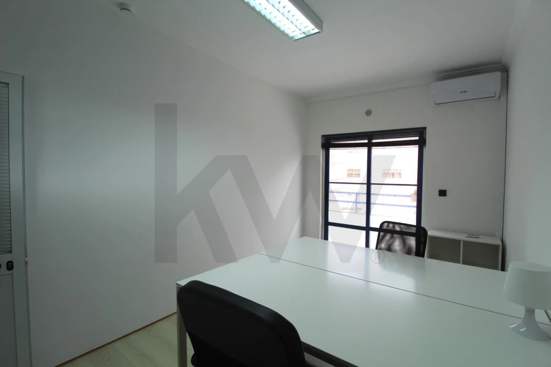 Escritório para Arrendamento em São Domingos de Rana Foto 10