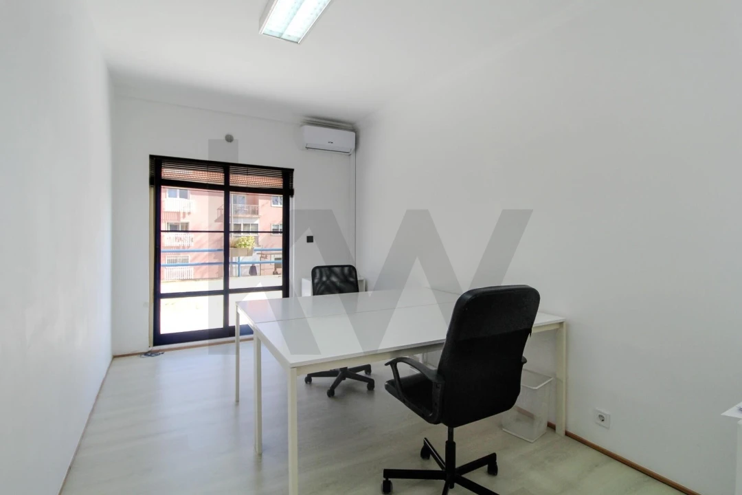 Escritório para Arrendamento em São Domingos de Rana Foto 6