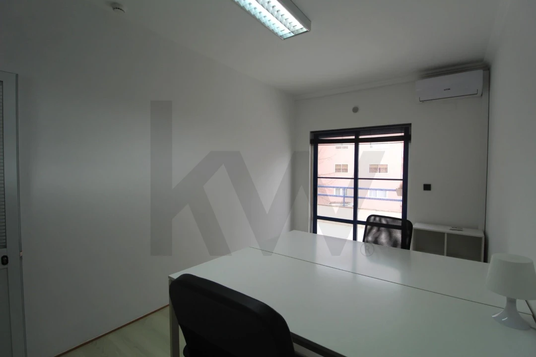 Escritório para Arrendamento em São Domingos de Rana Foto 9