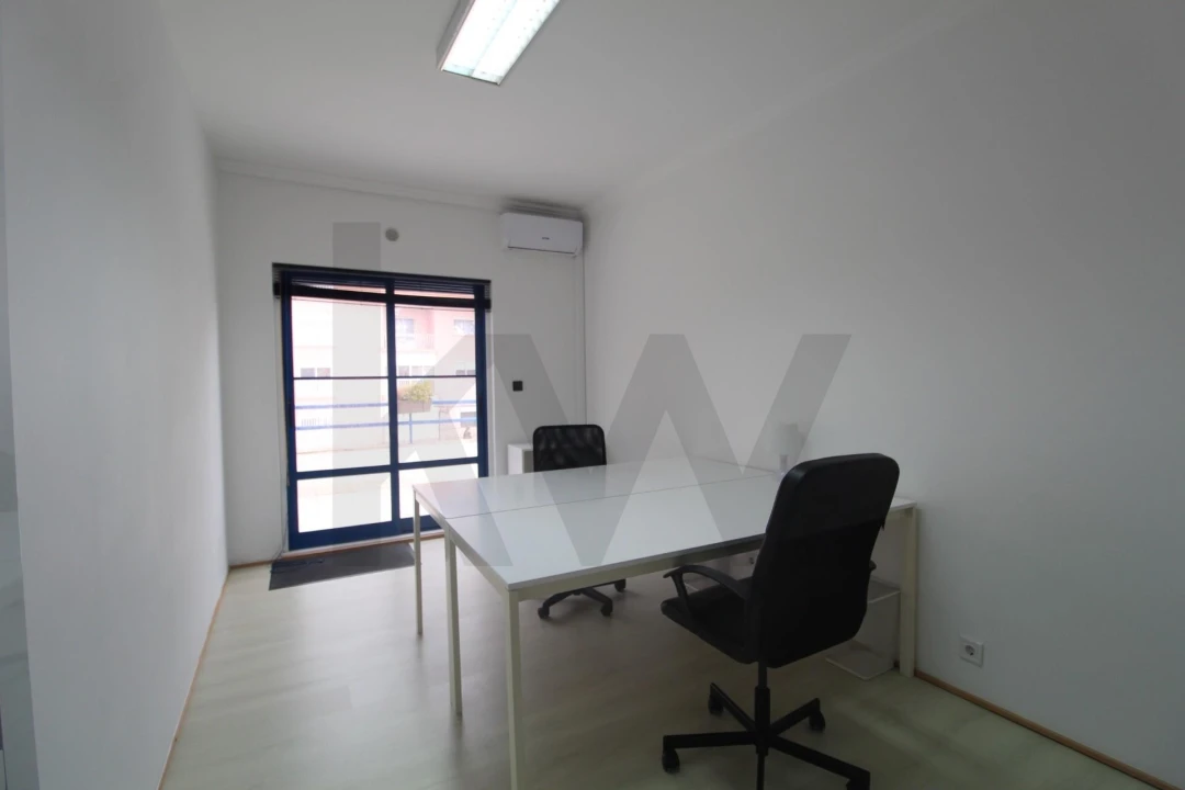 Escritório para Arrendamento em São Domingos de Rana Foto 8