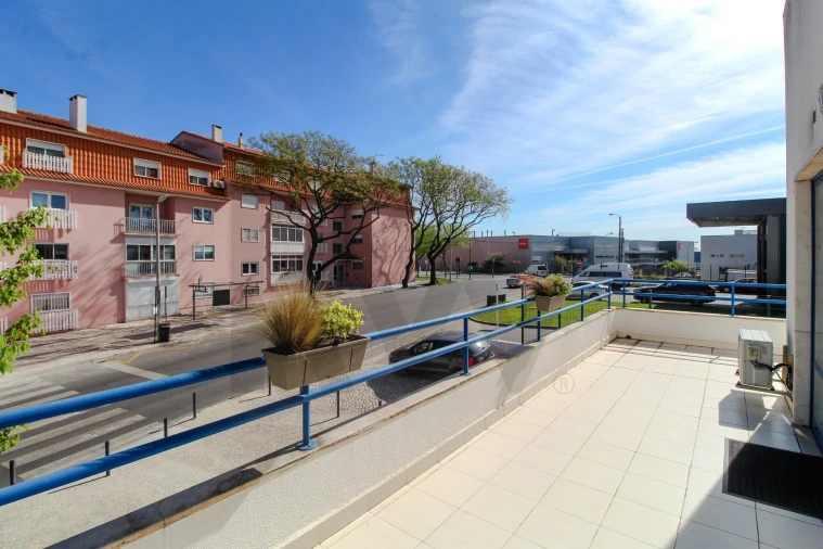 Escritório para Arrendamento em São Domingos de Rana Foto 14