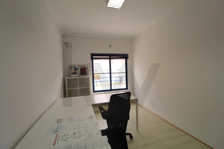 Escritório para Arrendamento em São Domingos de Rana Foto 4