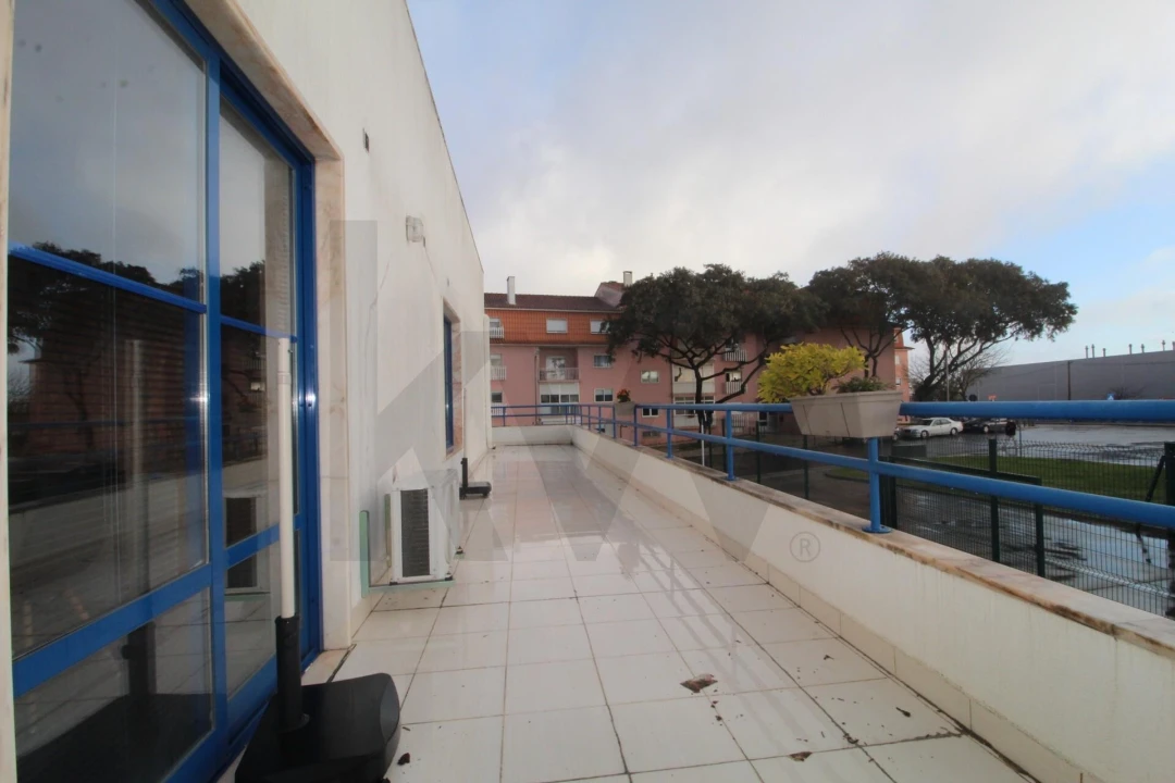 Escritório para Arrendamento em São Domingos de Rana Foto 24