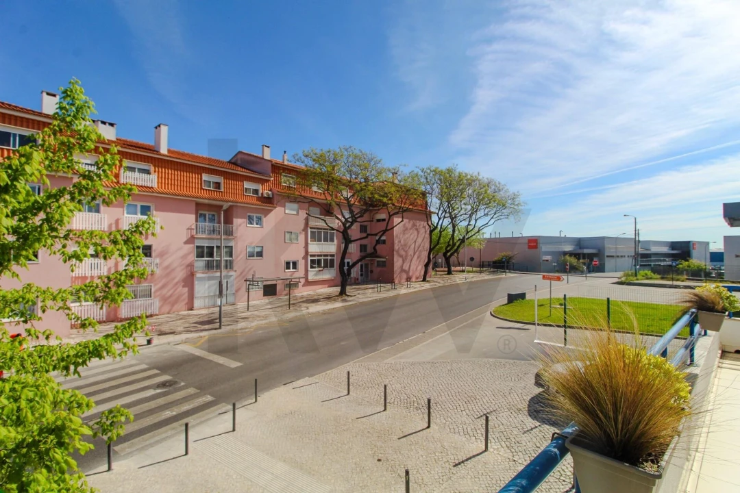 Escritório para Arrendamento em São Domingos de Rana Foto 22