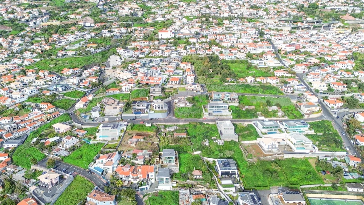 Moradia T4 para Venda em Funchal (Santa Maria Maior) Foto 9