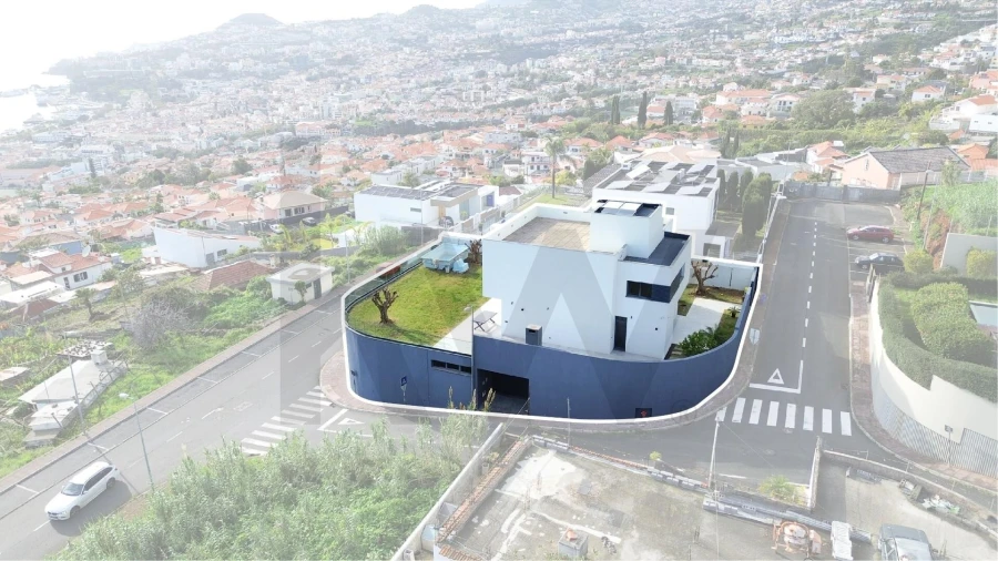 Moradia T4 para Venda em Funchal (Santa Maria Maior) Foto 5