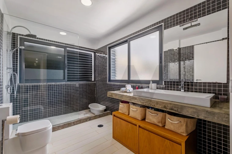 Moradia T4 para Venda em Funchal (Santa Maria Maior) Foto 11