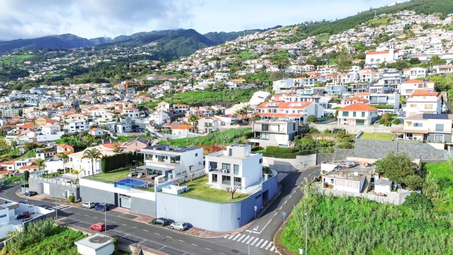 Moradia T4 para Venda em Funchal (Santa Maria Maior) Foto 4