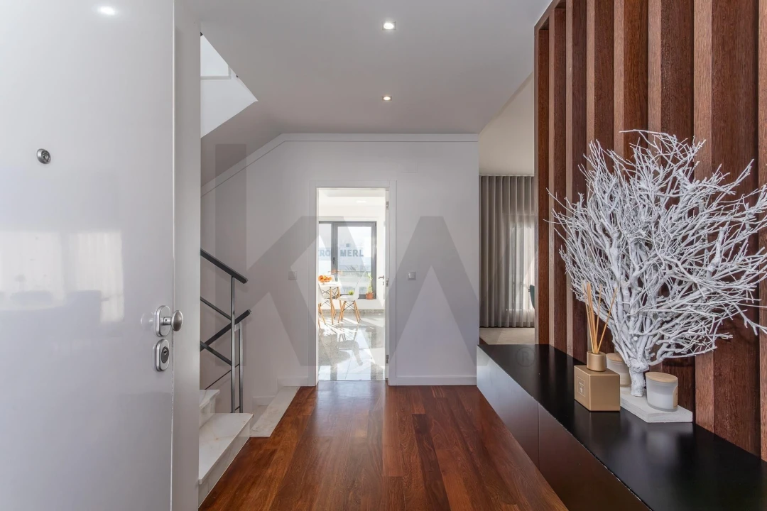 Moradia T4 para Venda em Pontinha e Famões Foto 7