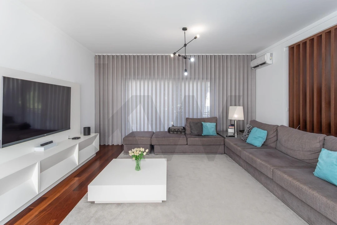 Moradia T4 para Venda em Pontinha e Famões Foto 14