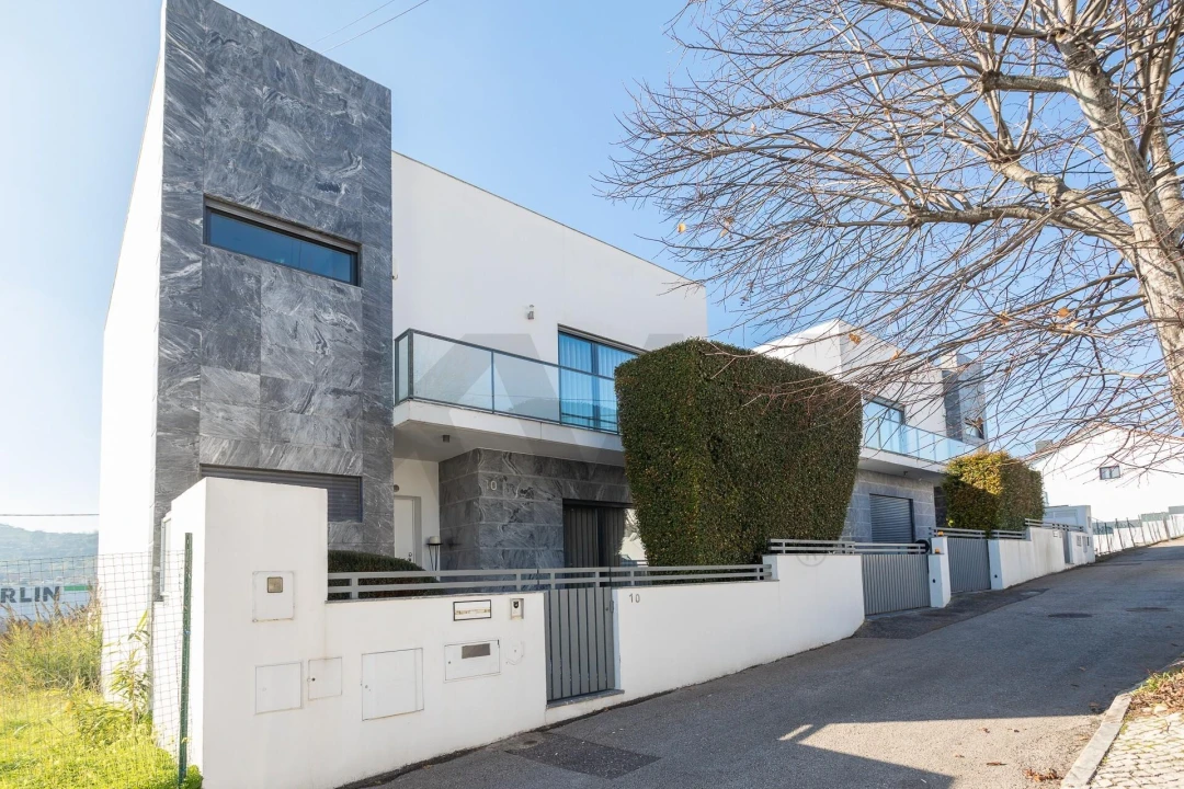 Moradia T4 para Venda em Pontinha e Famões Foto 2