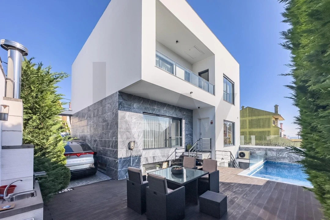 Moradia T4 para Venda em Pontinha e Famões Foto 4