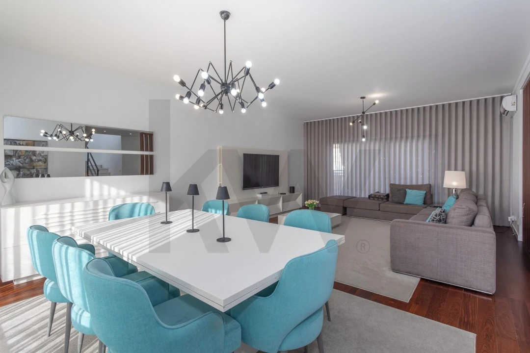 Moradia T4 para Venda em Pontinha e Famões Foto 18