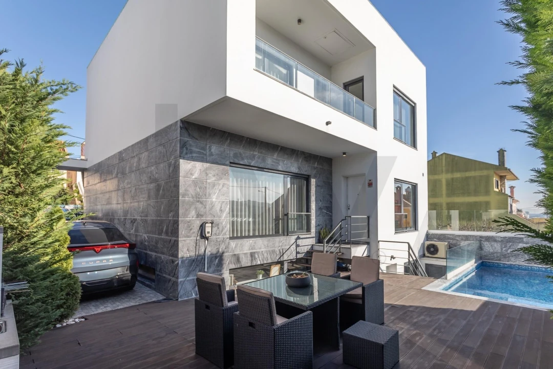 Moradia T4 para Venda em Pontinha e Famões Foto 31