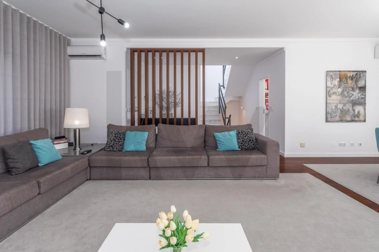 Moradia T4 para Venda em Pontinha e Famões Foto 13