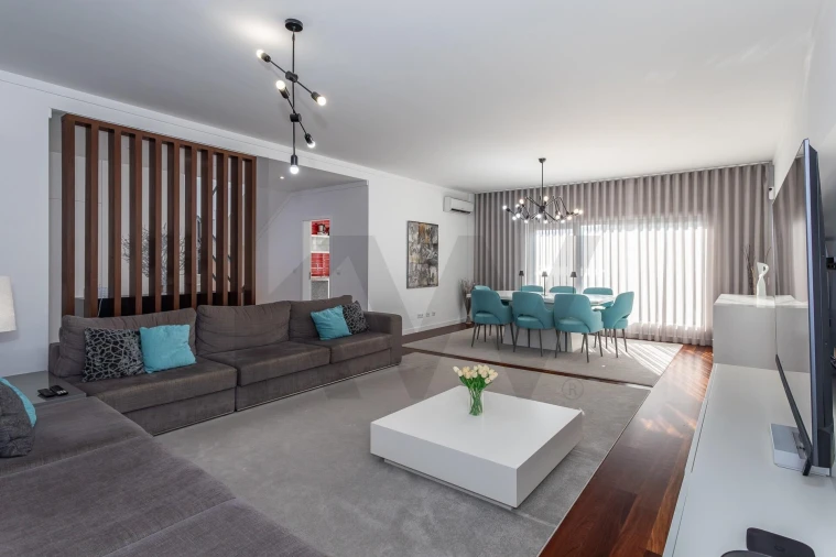 Moradia T4 para Venda em Pontinha e Famões Foto 10